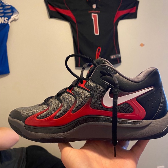 Kd 17 black and red brand new